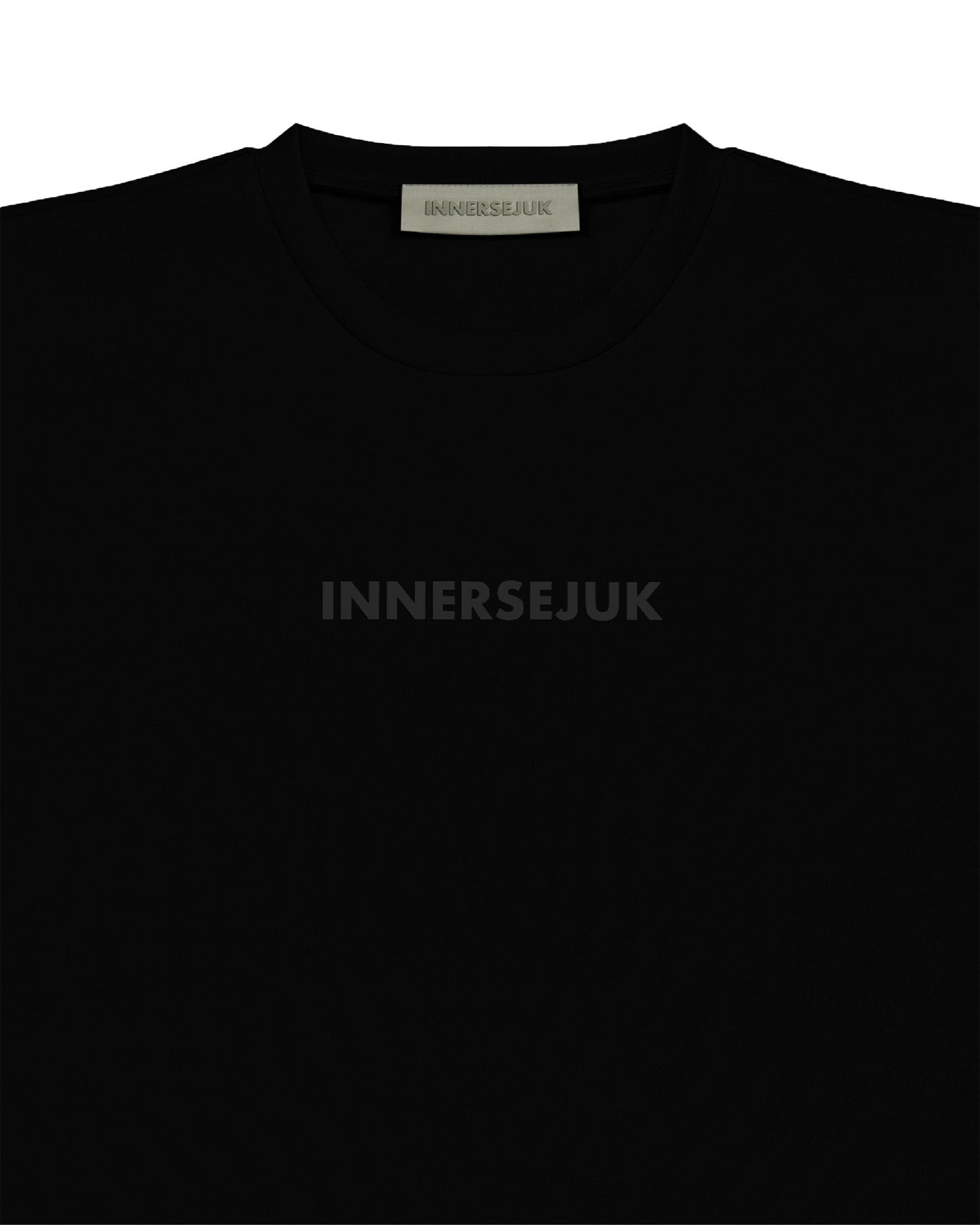 THE SIGNATURE RELAXED TEE IN BLACK