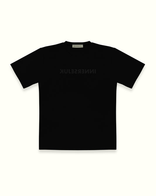 THE REVERSED RELAXED TEE IN BLACK